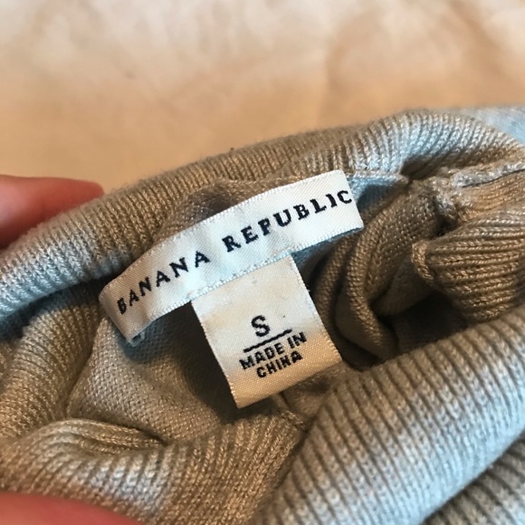 Banana Republic grey turtleneck sweater! - Picture 4 of 4